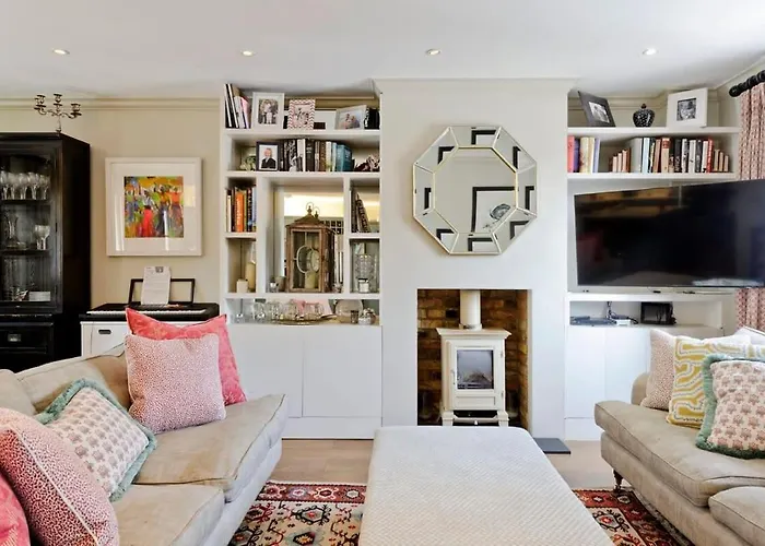 Delightful 3-Bed Family Home Bayswater