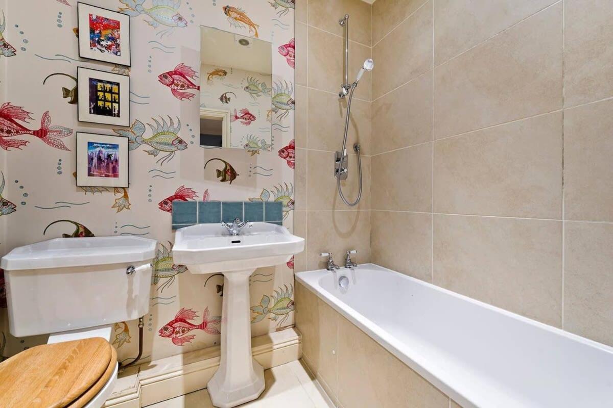Delightful 3-bed Family Bayswater Ferienhaus London